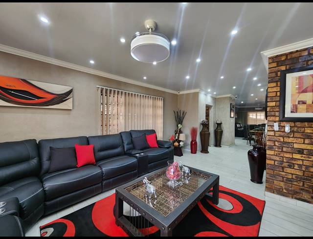 3 BEDROOM HOUSE FOR SALE IN FALCON RIDGE